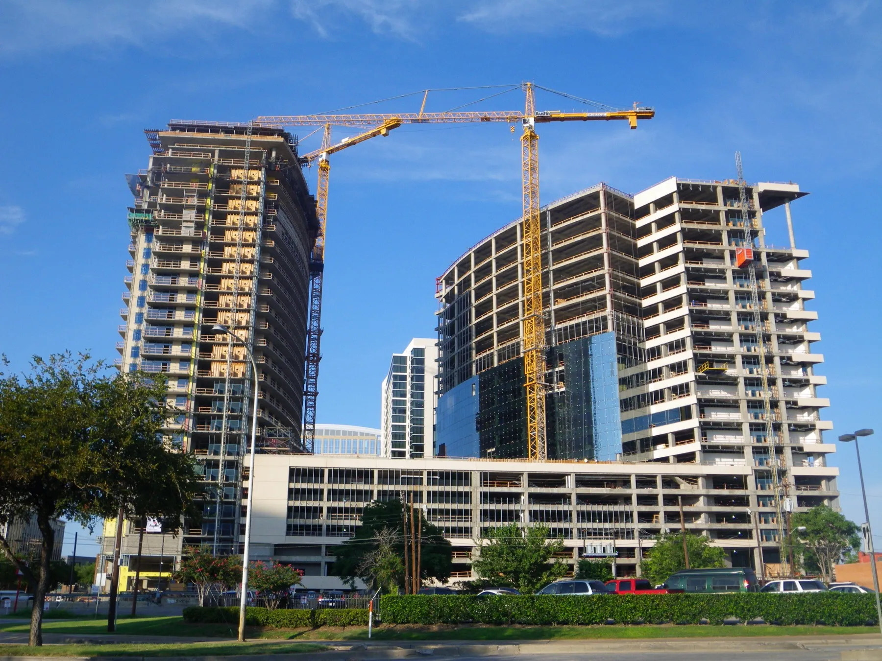 Tower cranes over new construction in Uptown Dallas