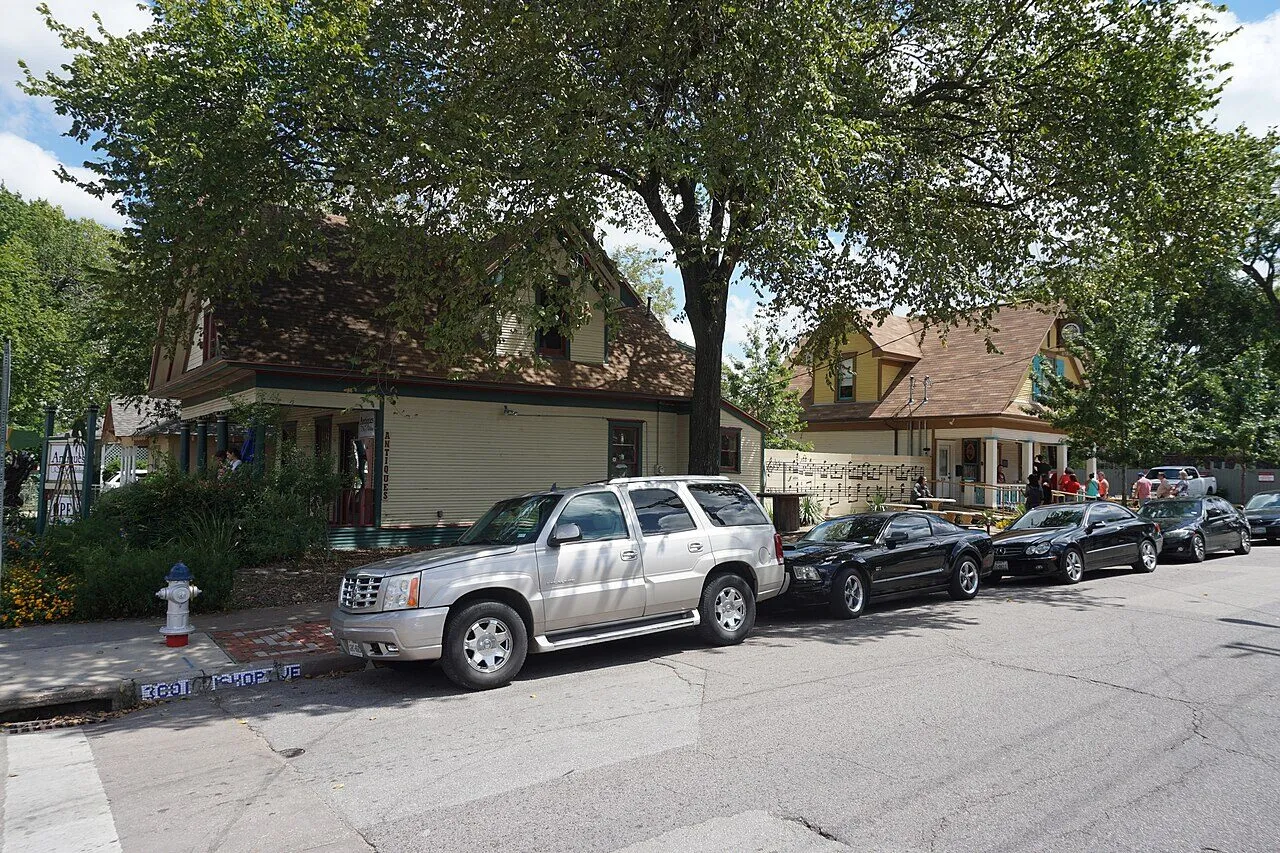 A daytime streetscape on Bishop Avenue in Dallas's Bishop Arts District