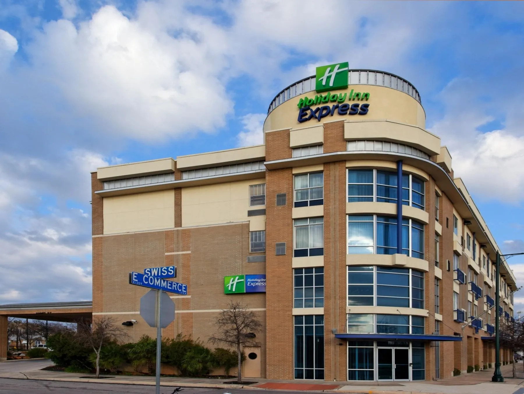Exterior of Holiday Inn Express and Suites San Antonio Rivercenter Area
