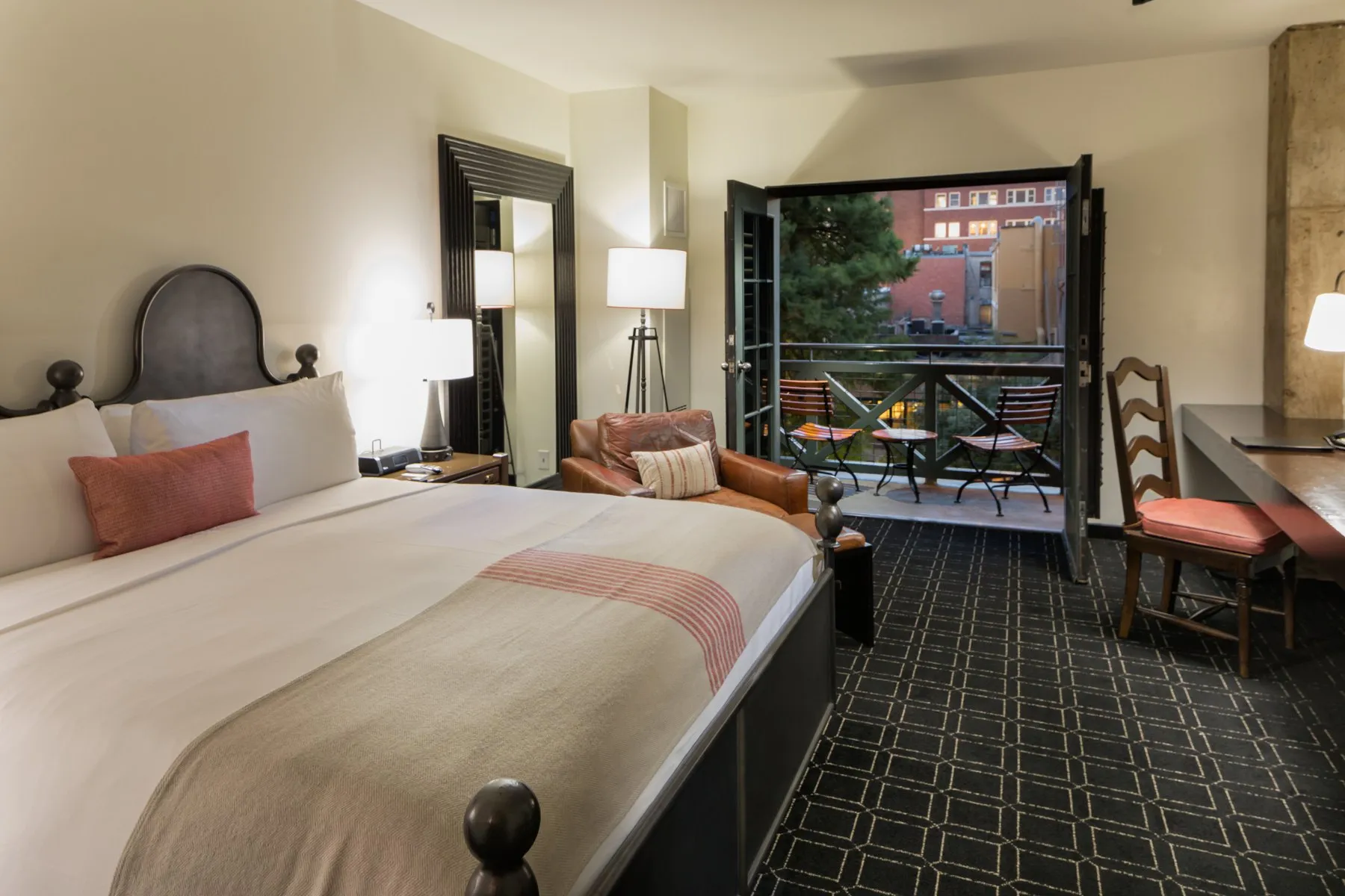 Guest room with a bed and balcony doors at Hotel Valencia Riverwalk