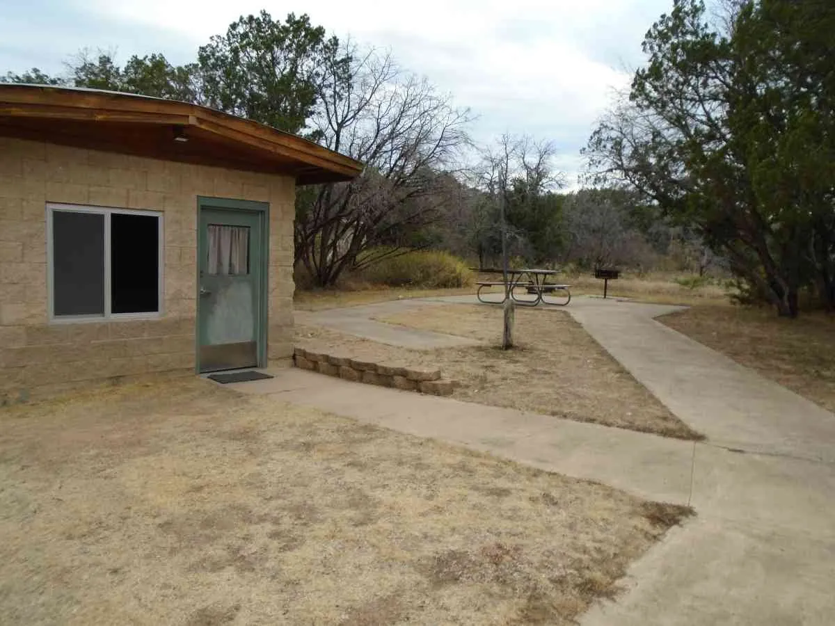 Small cabin beside a picnic table at Inks Lake State Park