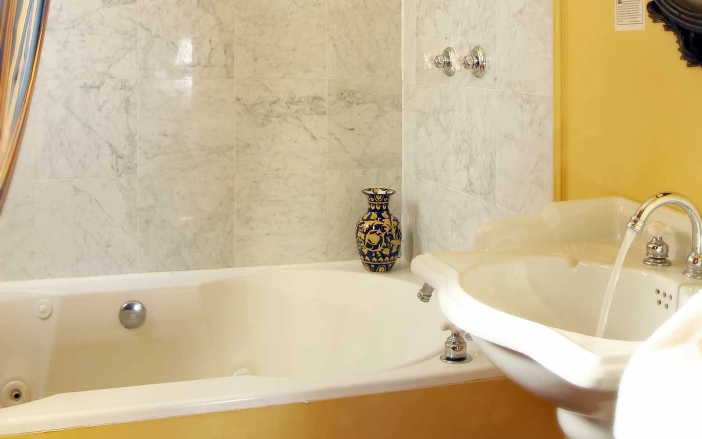 Jetted bathtub in Jackson House Room 3 at Noble Inns