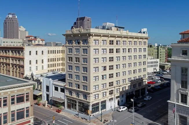 Hotel Gibbs at the corner of Houston and Alamo streets