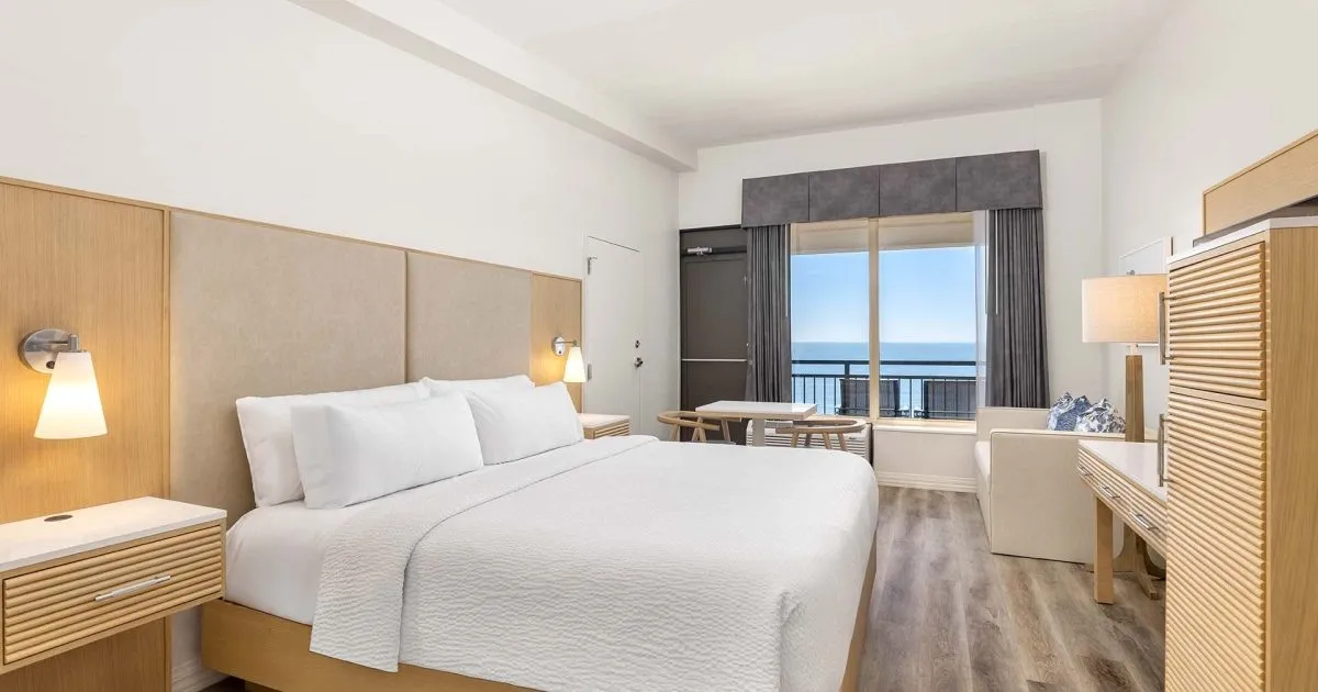 A guest room at Holiday Inn Resort Galveston On the Beach