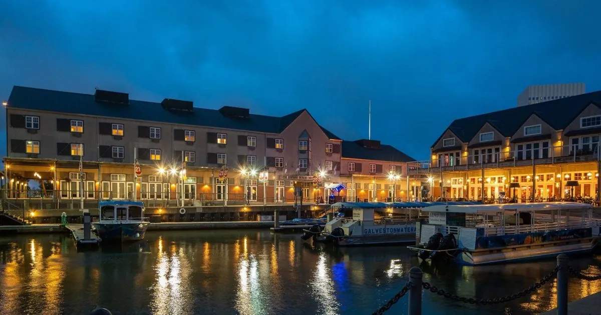 Harbor House Hotel beside the water at Pier 21