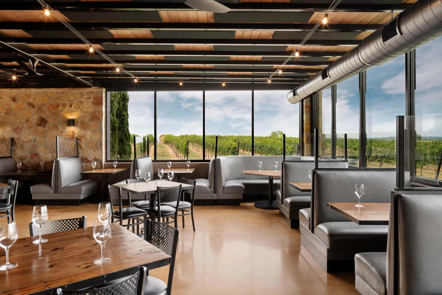 The dining room at Grape Creek Vineyards