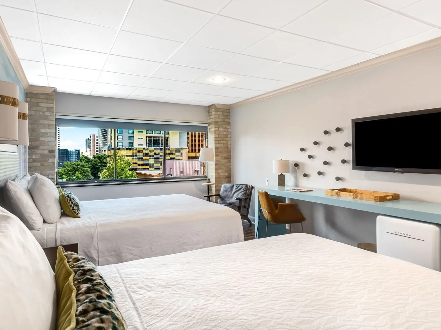 Two beds and a large window in a guest room at Riverwalk Plaza Hotel