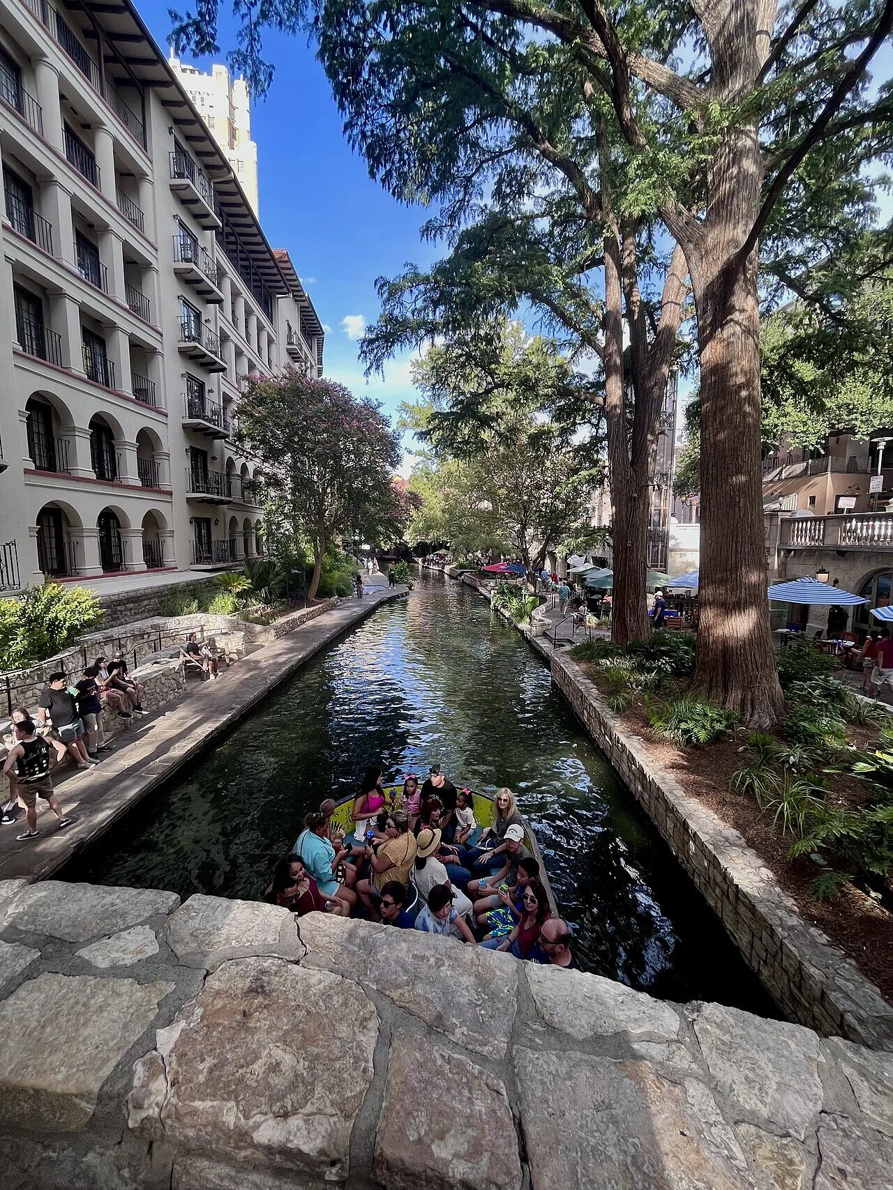 The San Antonio River Walk with the arched balconies of Omni La Mansión del Rio on the left